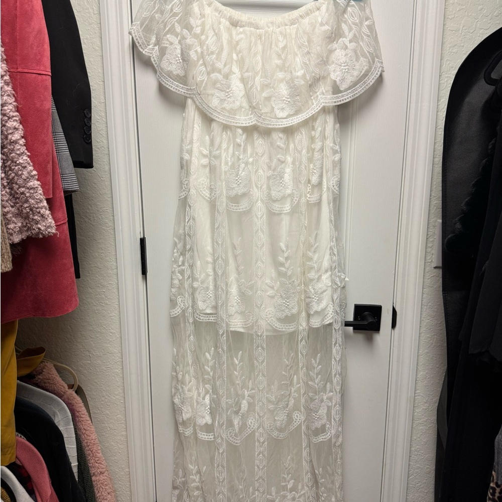 Chic Off-Shoulder Lace Maxi Dress
